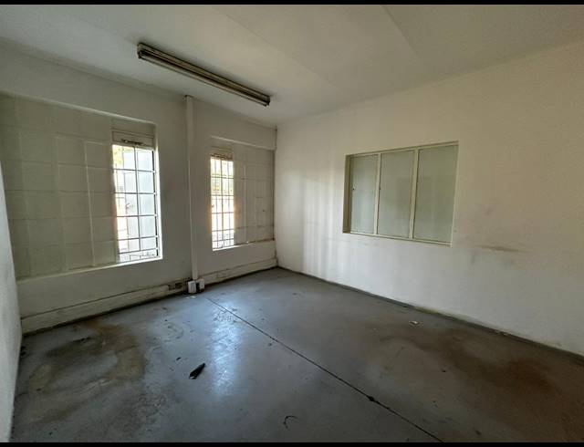 372M² WAREHOUSE TO LET IN KEW